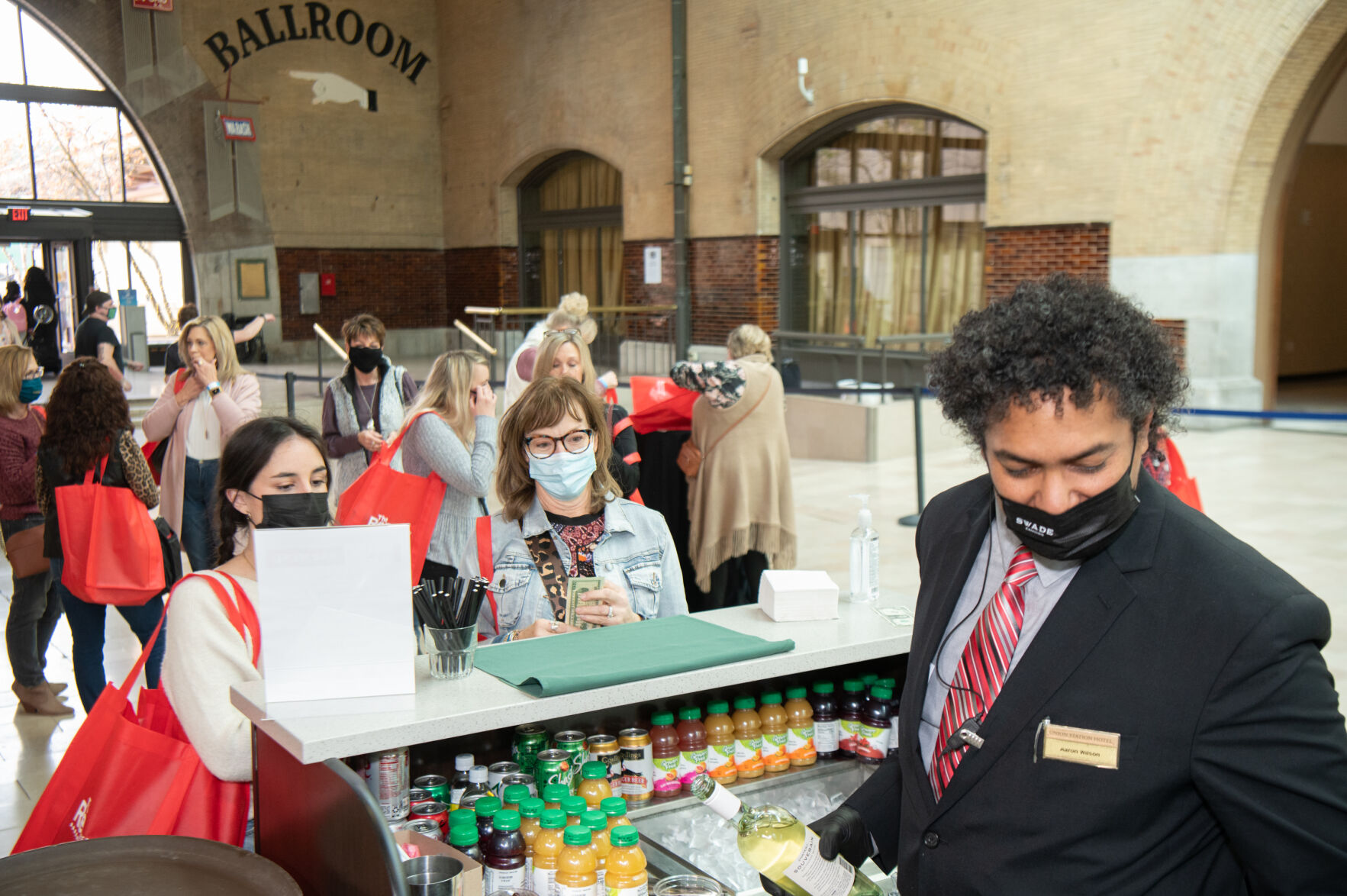 Holiday Pop & Shop at Union Station